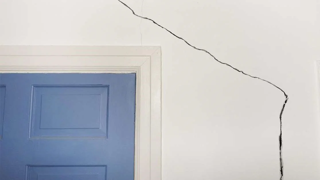 Banrach Crack In Walls